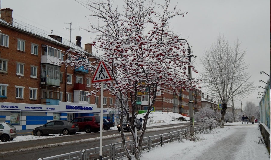 Погода в красноуфимске на сегодня. Снег в Красноуфимске. Снег в городе Прохладный.