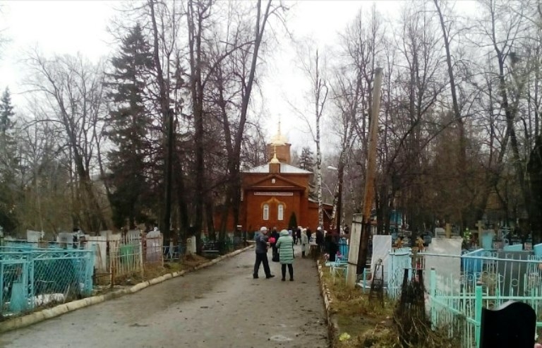 Почему зимой нельзя навещать усопших родственников (главная ошибка) и убирать снег возле памятника