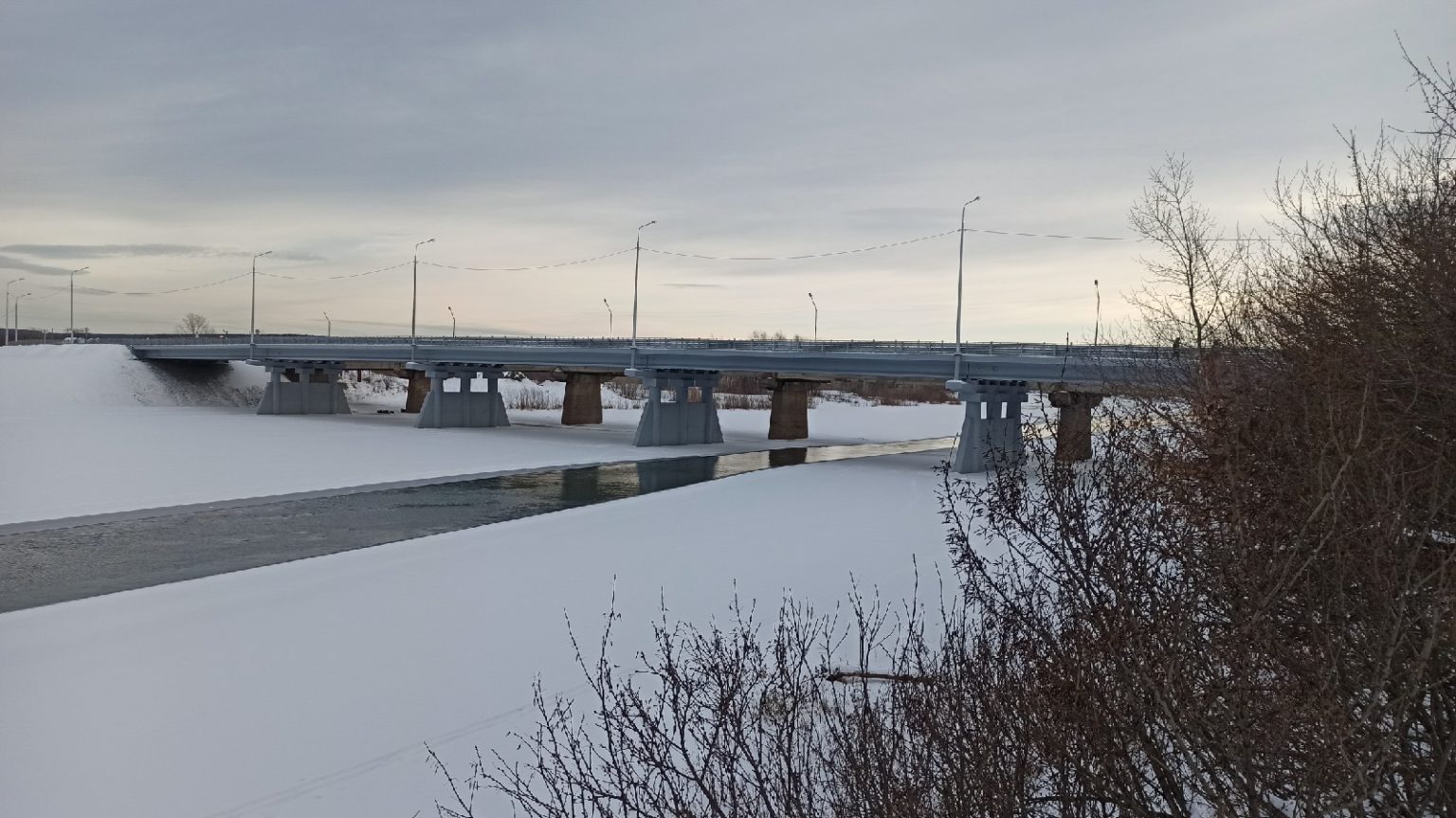 Через уфу. Красноуфимск новый мост. Красноуфимск мост через Уфу. Мост через реку Уфа Красноуфимск. Мост Красноуфимск Автодорожный.