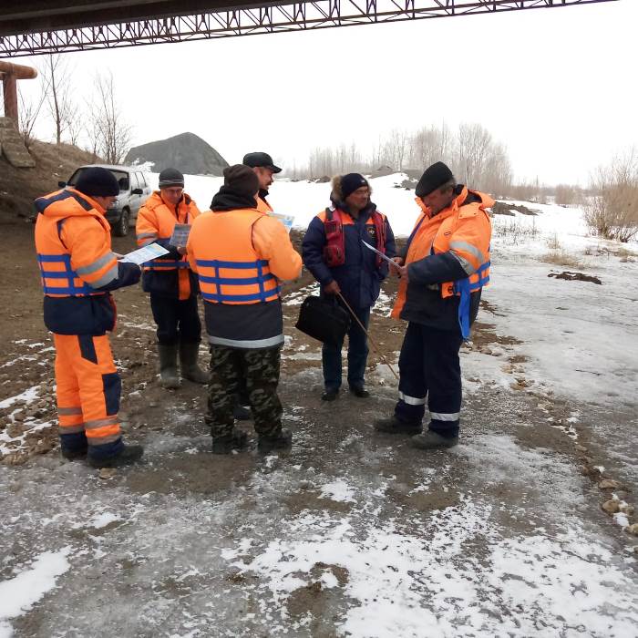 Погода в красноуфимске. Открытие моста в Красноуфимске. Акведуковые мосты Красноуфимск. Чигвинцева Красноуфимск мост. Освобождение опор от льда.