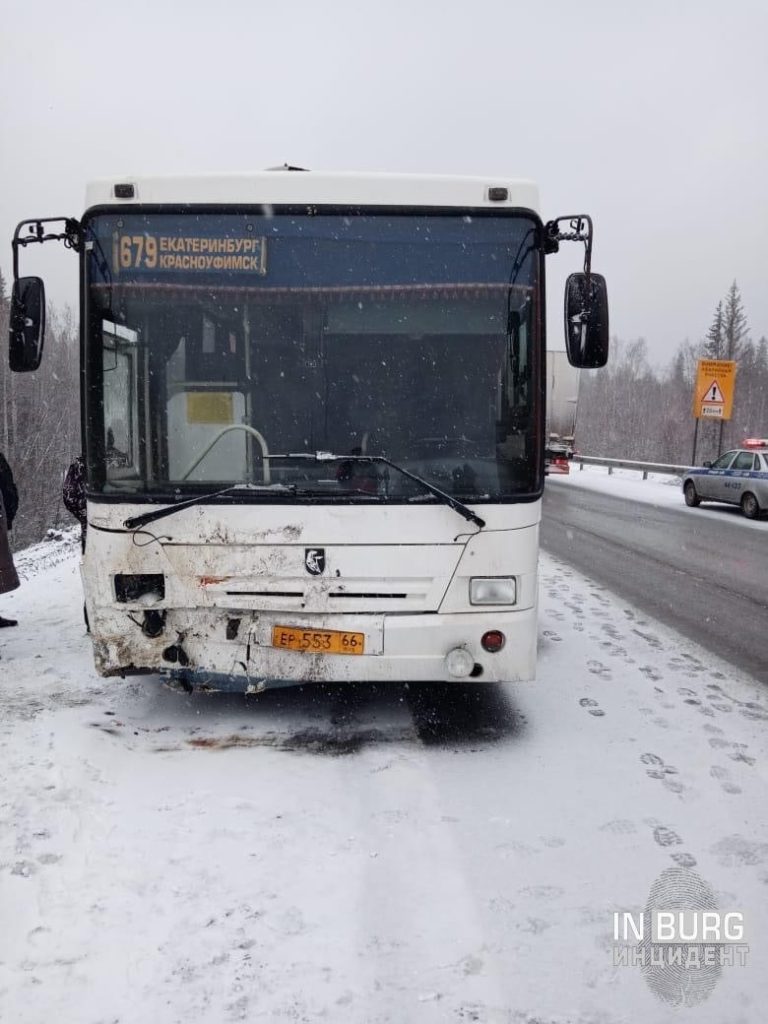 В KIA, который попал в массовое ДТП с красноуфимским автобусом, погиб отец  двоих детей. Он ехал к семье в Ачит Красноуфимск Онлайн