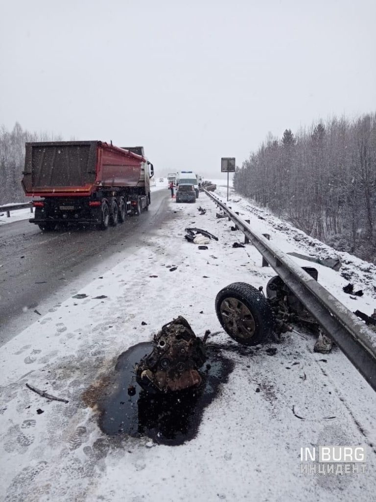 В KIA, который попал в массовое ДТП с красноуфимским автобусом, погиб отец  двоих детей. Он ехал к семье в Ачит Красноуфимск Онлайн