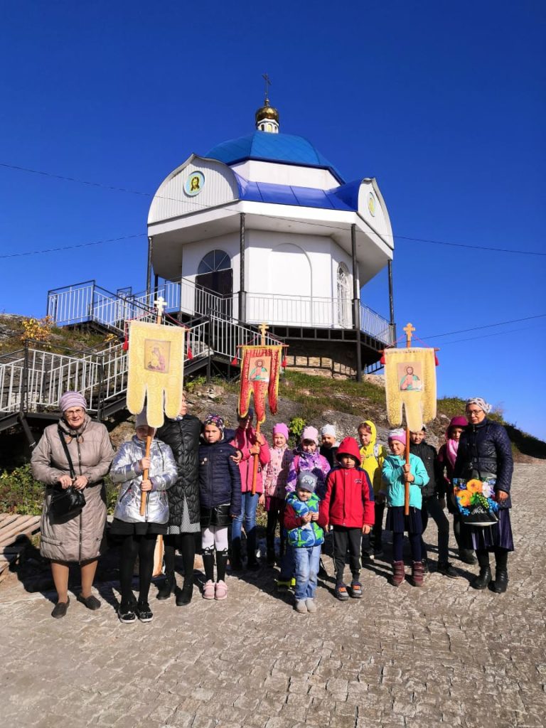 В Красноуфимске совершен детский крестный ход к часовне, построенной во  время эпидемии холеры Красноуфимск Онлайн