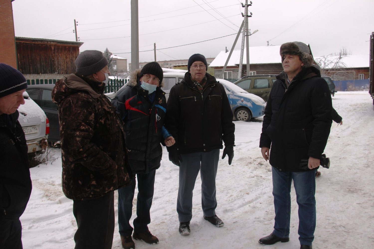 Жители домов на ул. Металлистов рассказали главе города о своих проблемах  Красноуфимск Онлайн