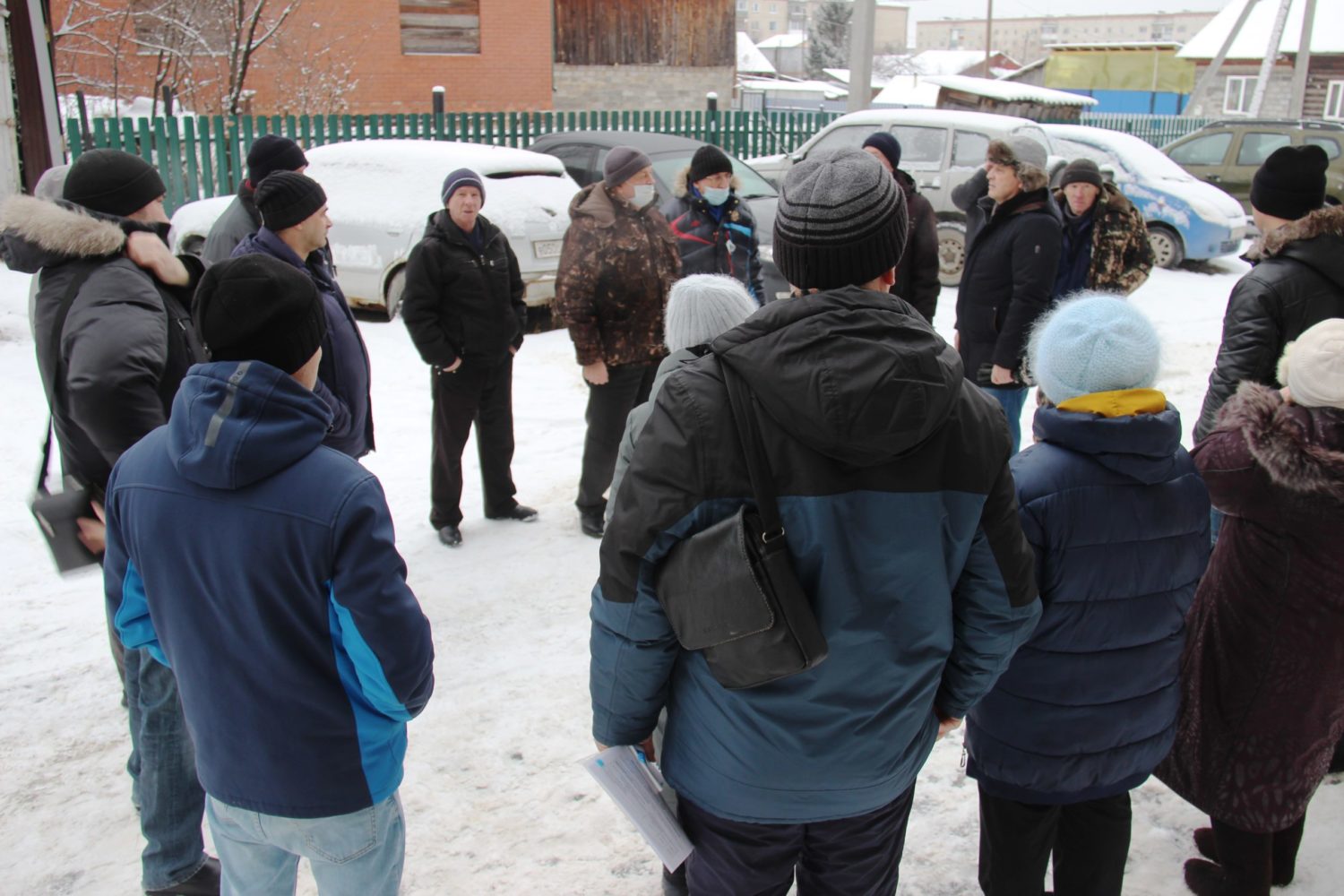 Жители домов на ул. Металлистов рассказали главе города о своих проблемах  Красноуфимск Онлайн