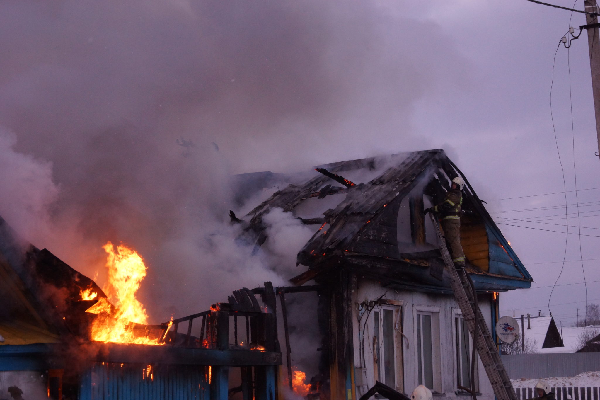 Горящий разбор. Пожар на предприятии. Городские пожары фото. Пожар в Красноуфимске вчера. 2022 Год пожар в 1а город Качканар.