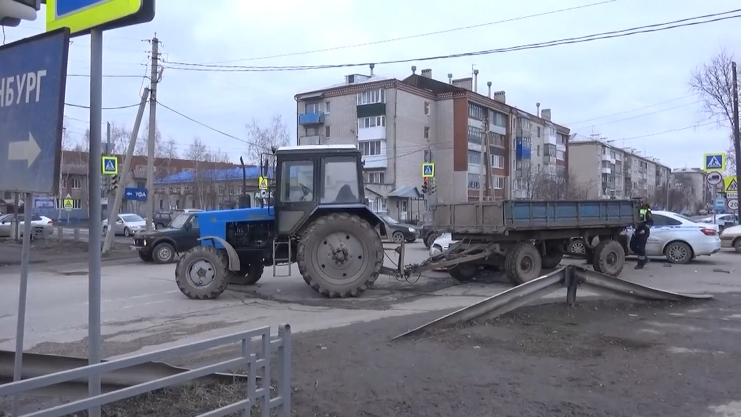 Подробности ДТП с легковым учебным автомобилем и трактором Красноуфимск  Онлайн