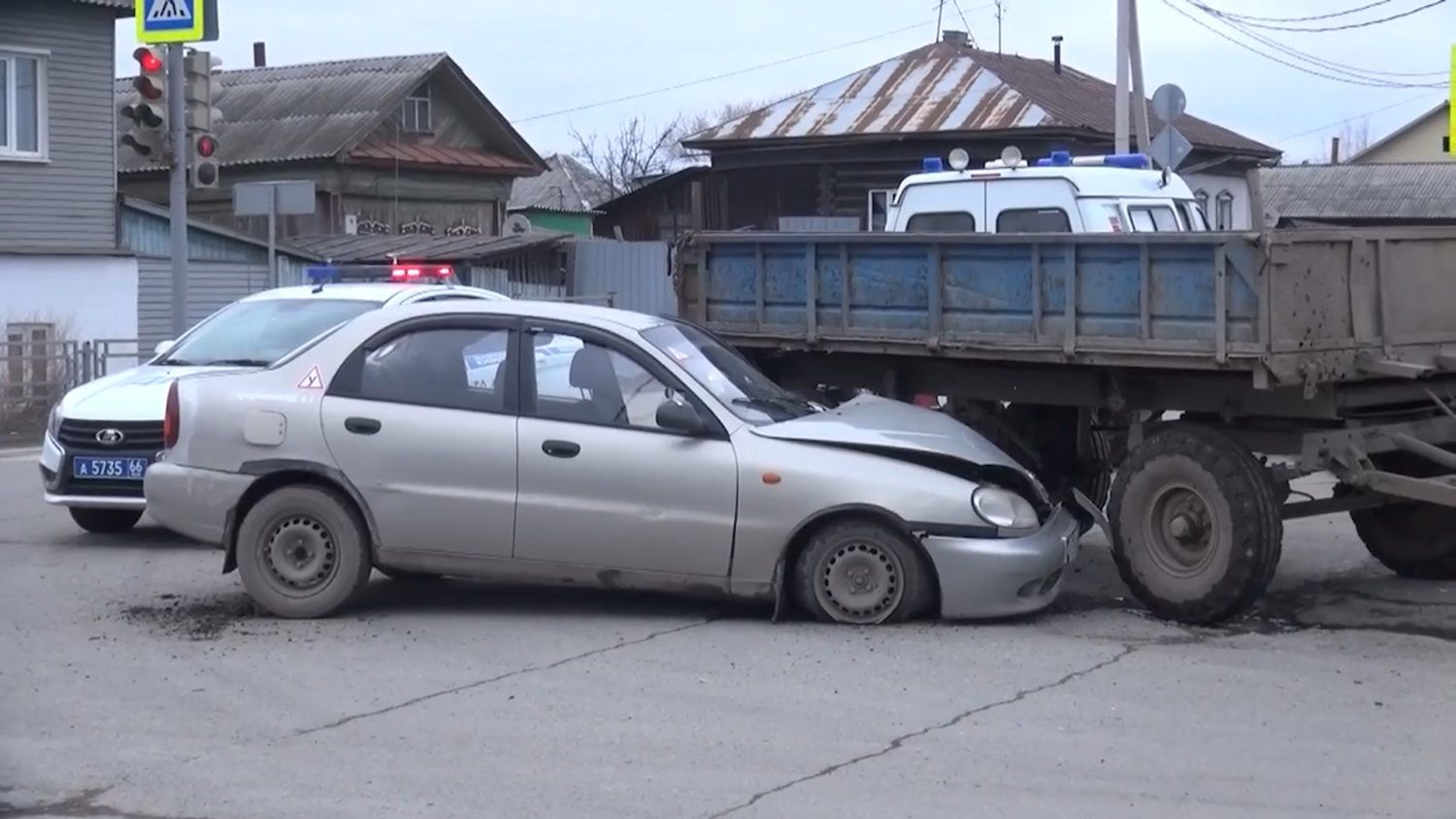 Подробности ДТП с легковым учебным автомобилем и трактором Красноуфимск  Онлайн