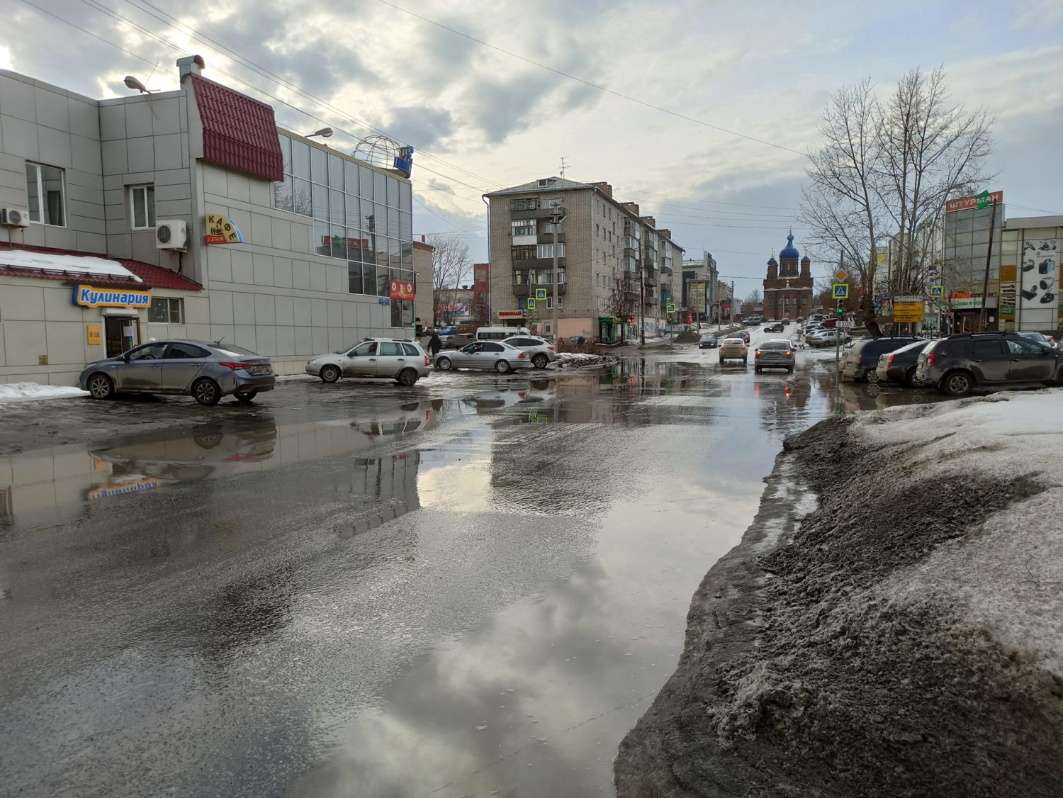 В городе продолжается очистка дорог Красноуфимск Онлайн