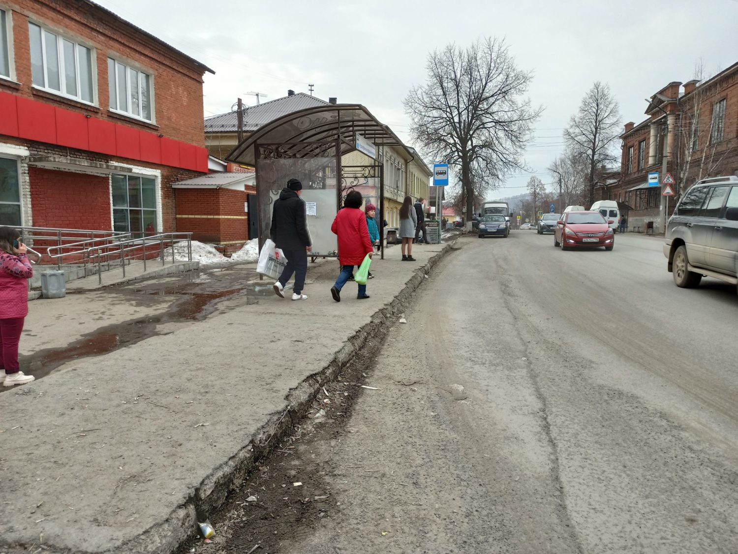 Городские остановки очистят от грязи и объявлений Красноуфимск Онлайн