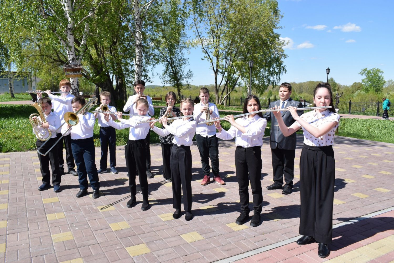 Погода красноуфимск сегодня по часам. 9 Мая в 9 средней школы Красноуфимск. Красноуфимск школа 6 Фестивальная когда была построена. Магазин-Великий праздник Красноуфимск.. Красноуфимск школа Фестивальная когда была построена.