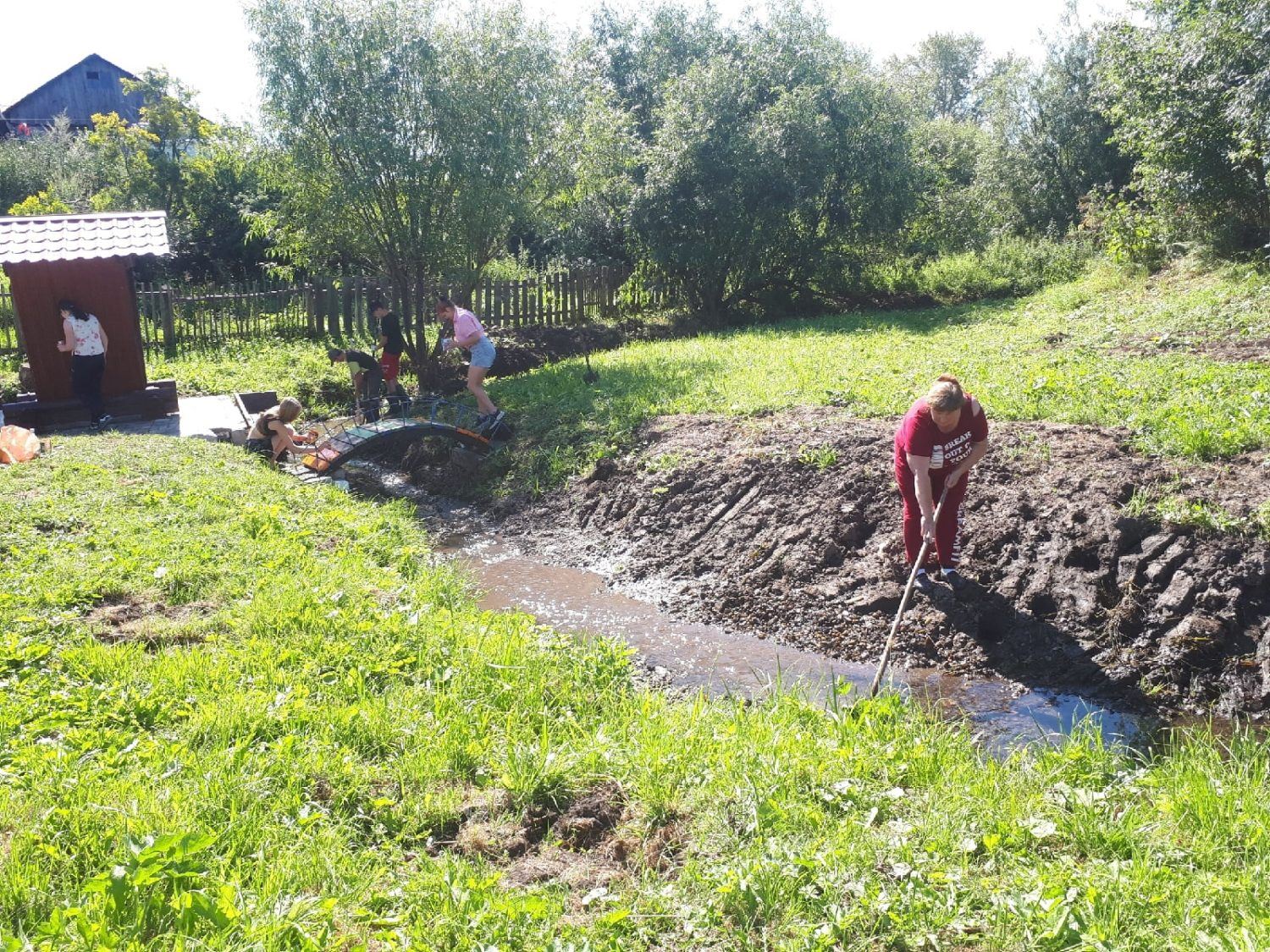 Берег родника