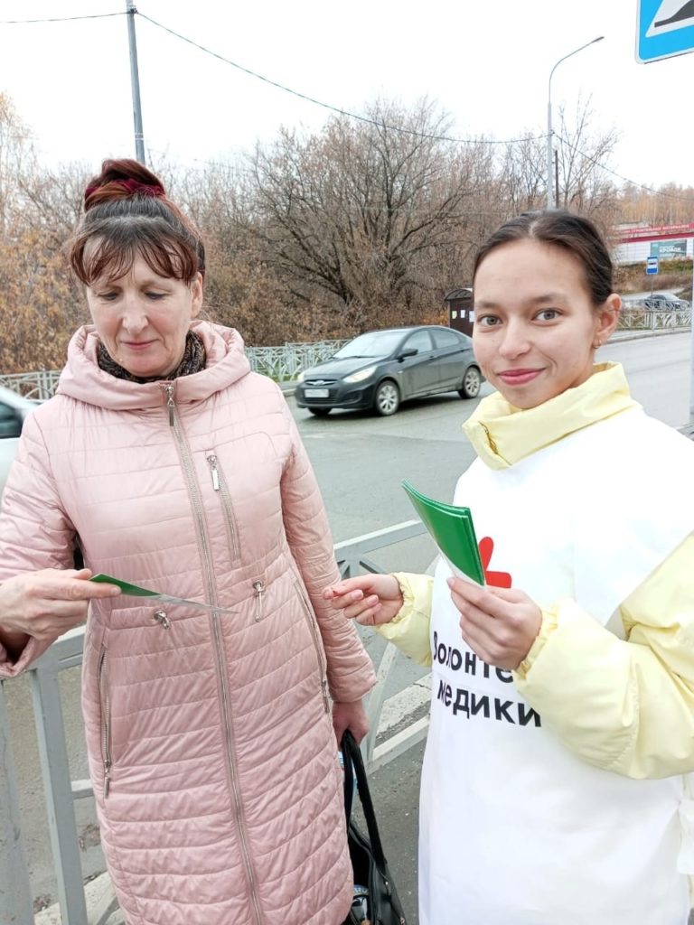 Раком на скамейке в парке