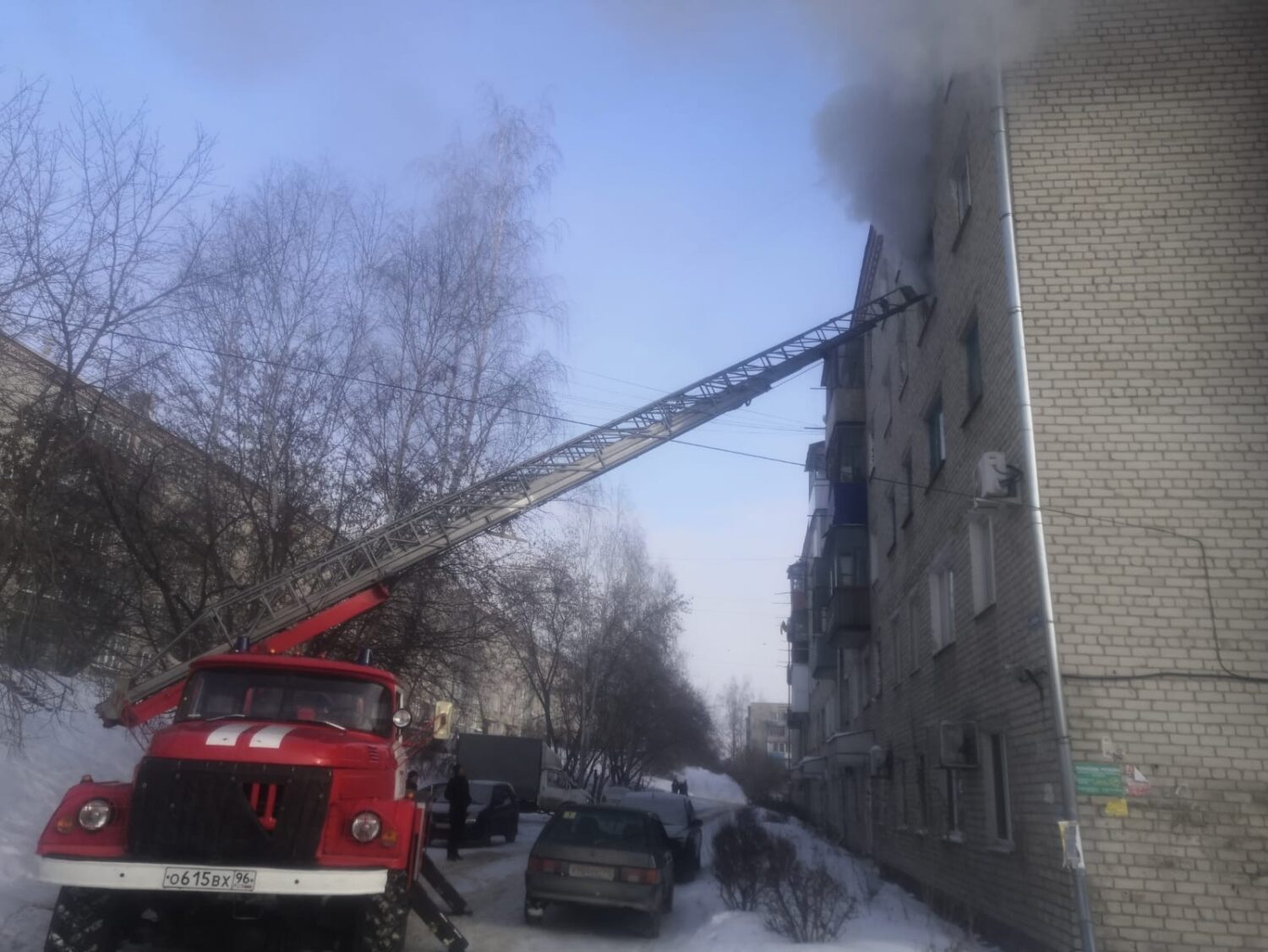 На Свободы, 22 загорелась квартира, в которой уже был пожар три года назад  Красноуфимск Онлайн