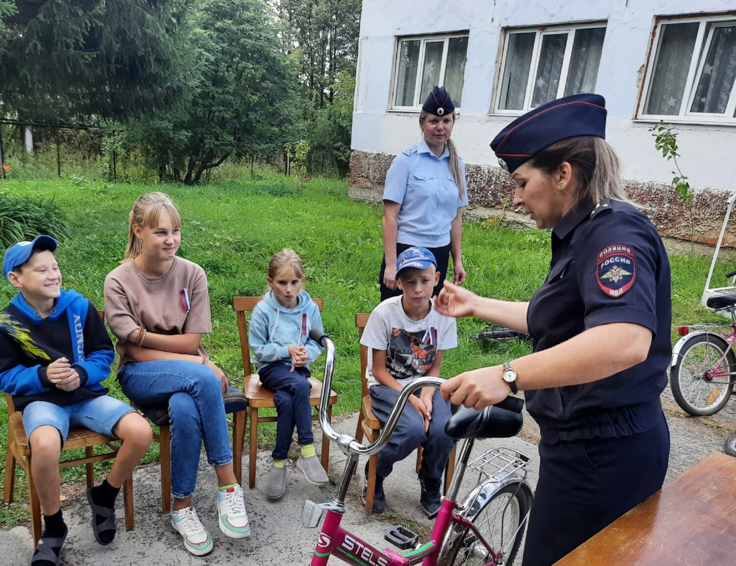 Сотрудники полиции Красноуфимска на страже детской безопасности  Красноуфимск Онлайн