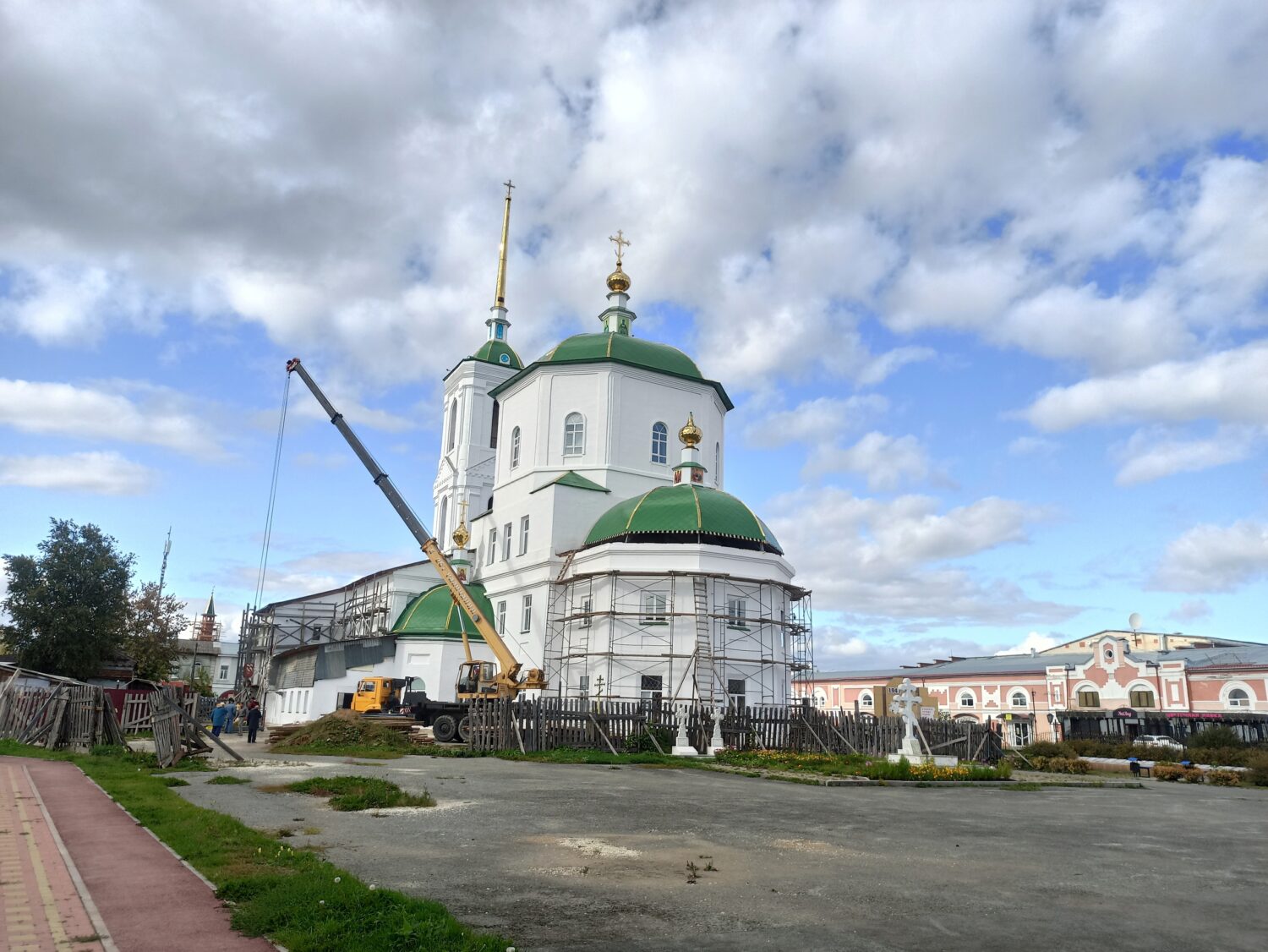 Белая Церковь с белыми куполами