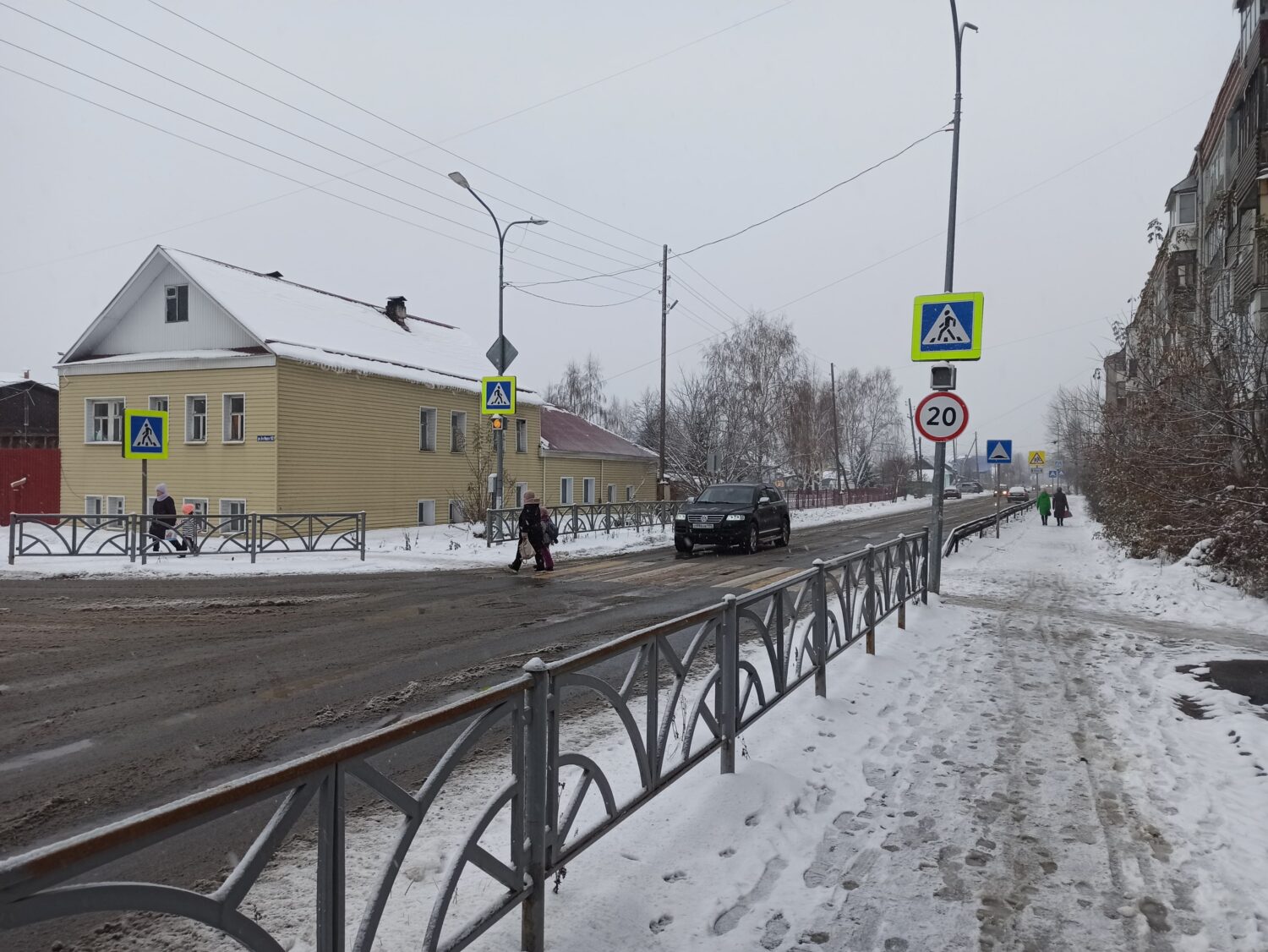 Депутаты обсудили оборудование пешеходного перехода со светофором возле  новой школы Красноуфимск Онлайн