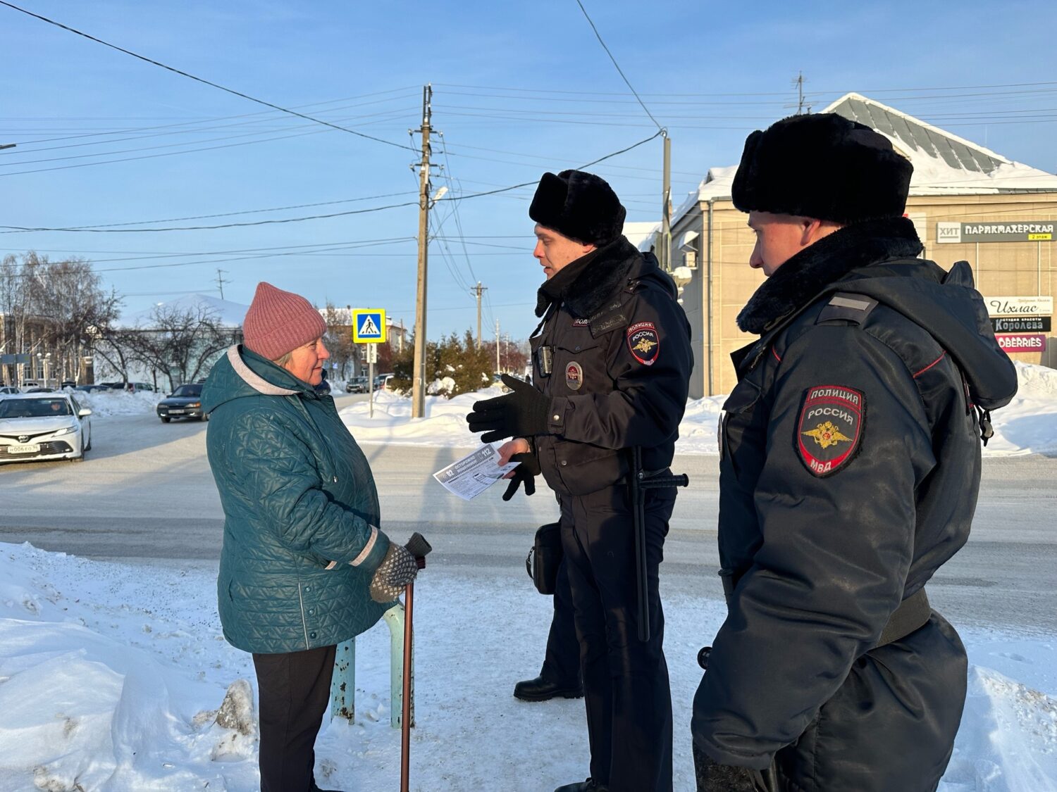 Сотрудники патрульно-постовой службы Красноуфимска проводят  профилактические мероприятия по мошенничеству с населением 60+ и 80+  Красноуфимск Онлайн