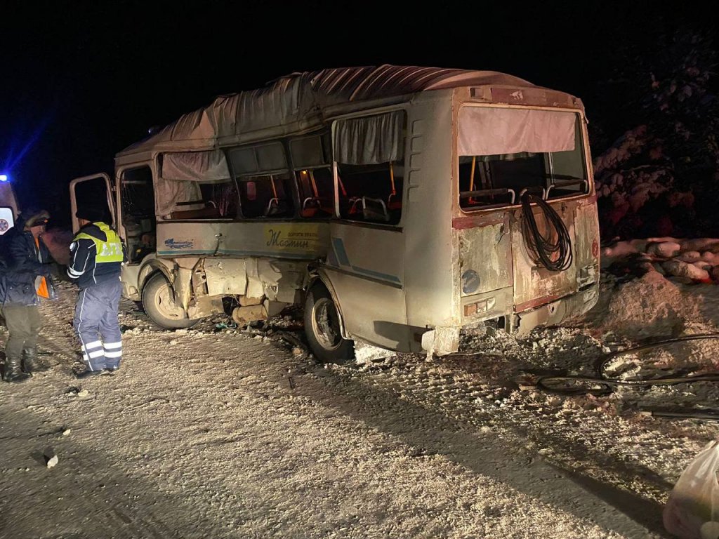 Один погиб, семеро пострадали: смертельное ДТП с участием пассажирского автобуса