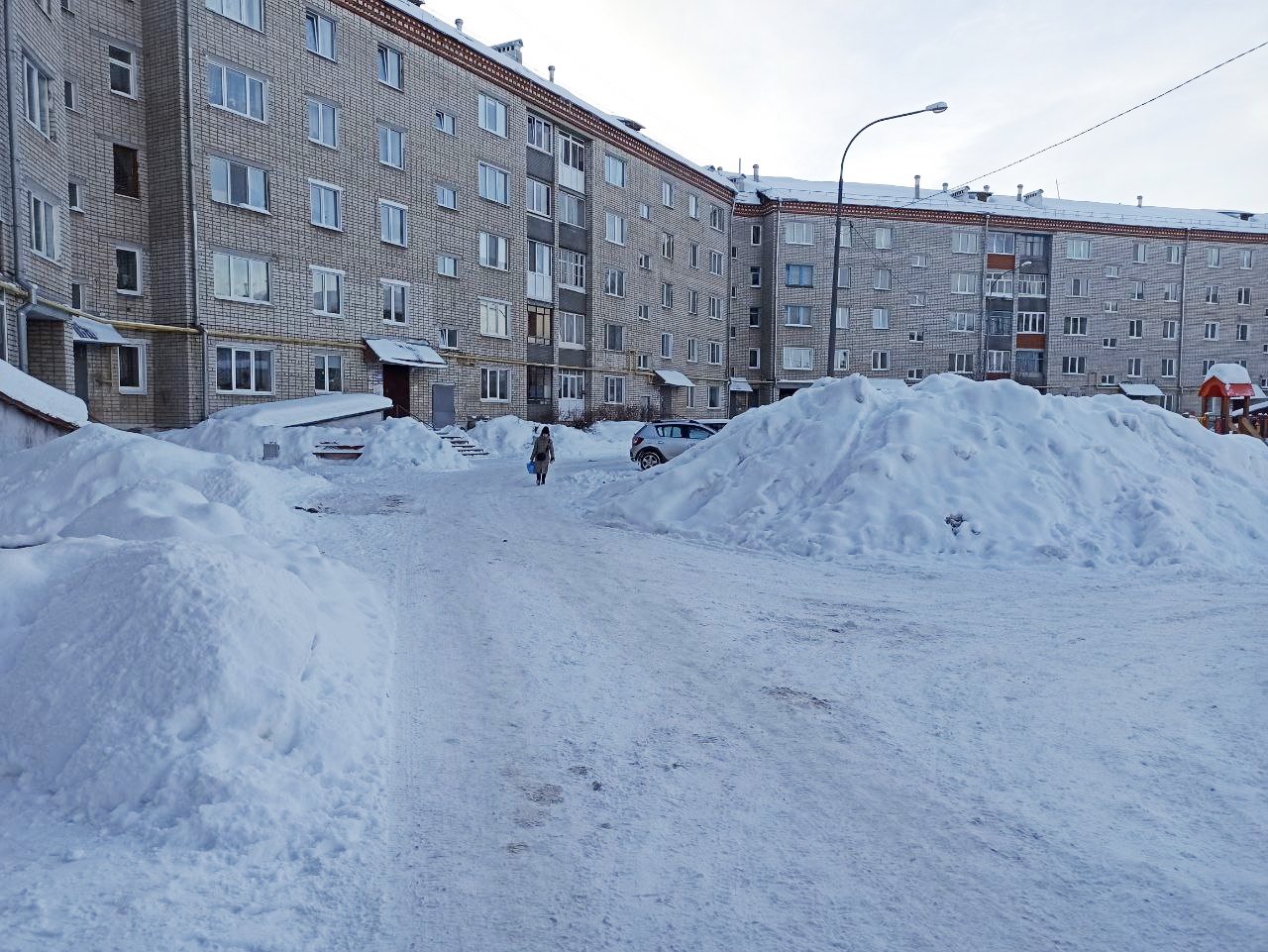 В Красноуфимске проходит масштабная очистка дворов от снега Красноуфимск  Онлайн