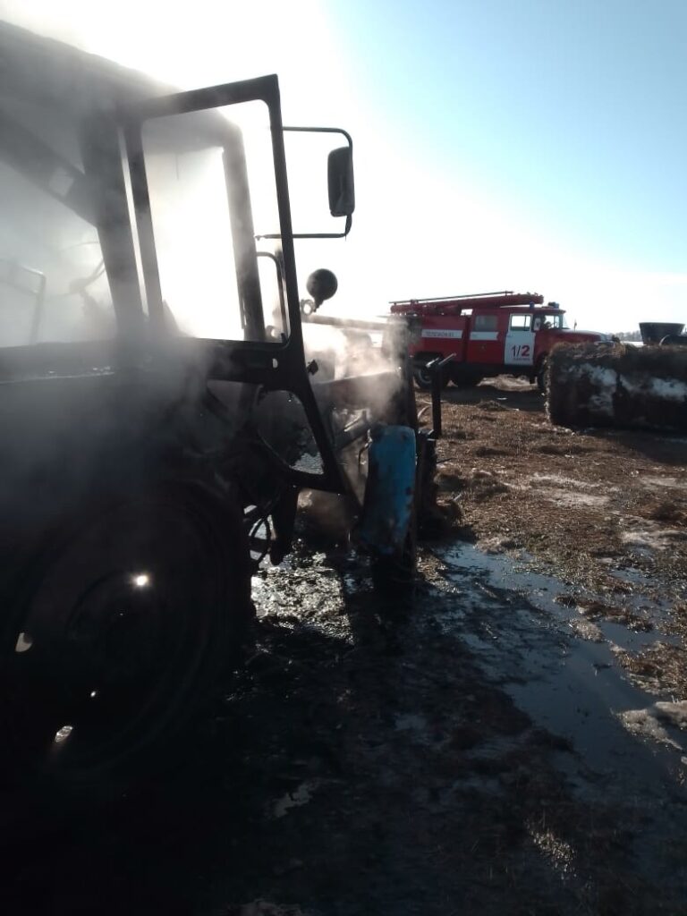 В с. Малая Тавра сгорел трактор Красноуфимск Онлайн