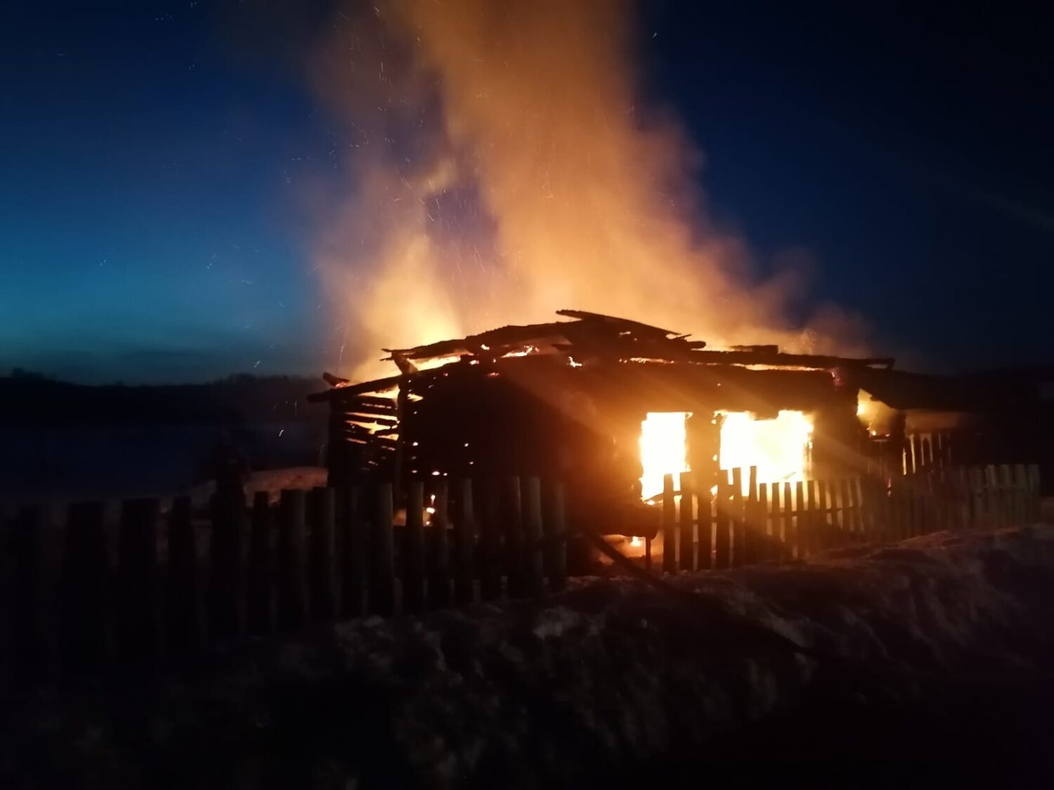 В д. Русские Карши сгорел жилой дом Красноуфимск Онлайн