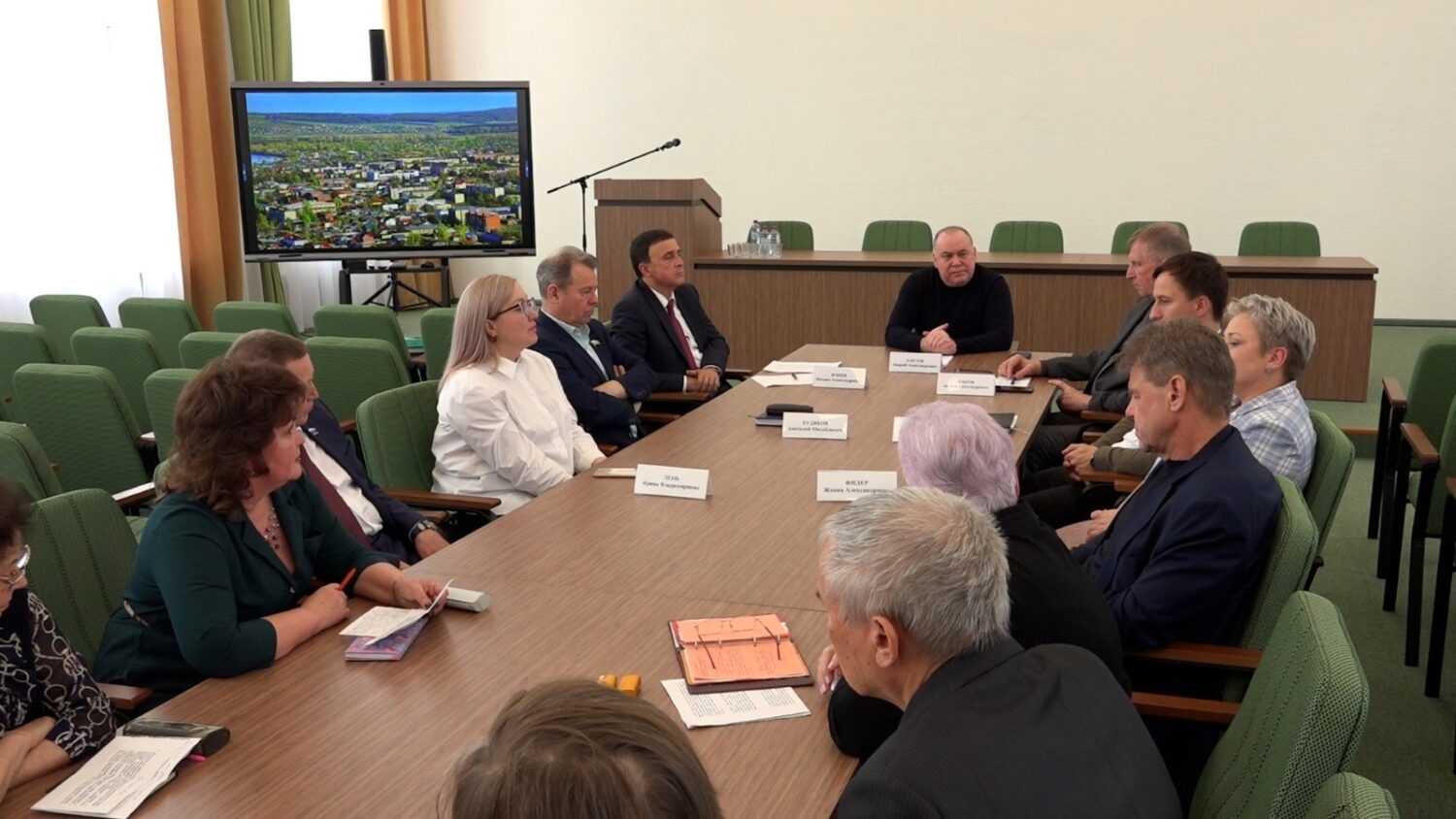 Министр здравоохранения Свердловской области Андрей Карлов ответил на вопросы красноуфимцев