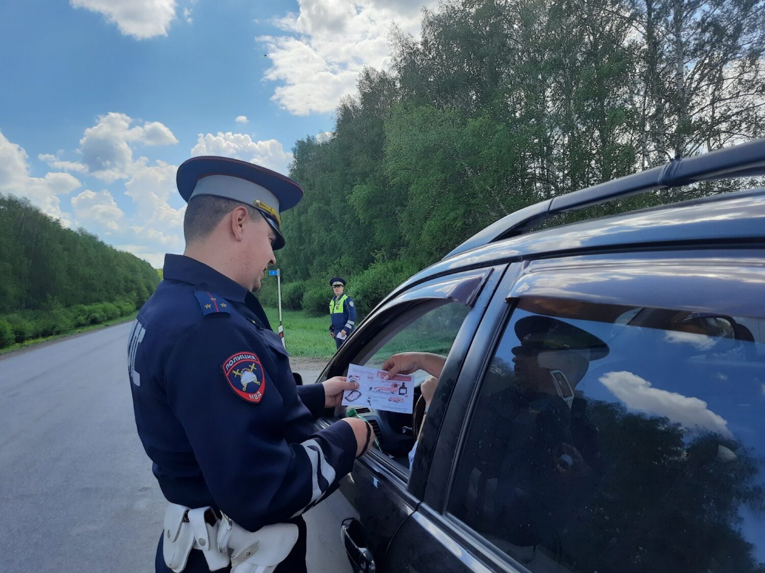 На автодороге «Ачит — Месягутово»​ сотрудники ГИБДД проводят  профилактическую работу с водителями транспортных средств Красноуфимск  Онлайн